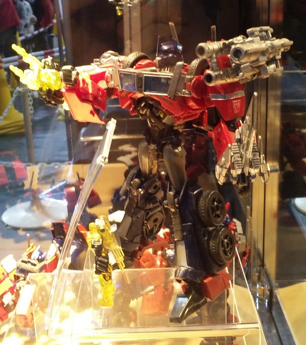 World Toy Fair Transformers Prime Voyager Optimus Prime Mini Con  (3 of 4)